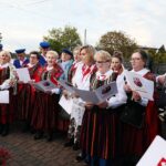 29.05.2021. Piekoszów. Nabożeństwo majowe. Na zdjęciu: zespół Piekoszowianie / Wiktor Taszłow / Radio Kielce