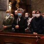 30.05.2021. Kielce. Marsz dla Życia i Rodziny - msza święta w Bazylice Katedralnej. Na zdjęciu Krzysztof Słoń, senator PiS (w środku) / Wiktor Taszłow / Radio Kielce