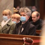 30.05.2021. Kielce. Marsz dla Życia i Rodziny - msza święta w Bazylice Katedralnej. Na zdjęciu Krzysztof Słoń, senator PiS (w środku) / Wiktor Taszłow / Radio Kielce