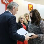 31.05.2021. Kielce. Wręczenie nagród w konkursie literackim „Tak widzę świat, tak go czuję – rok później”. Na zdjęciu (od lewej): Zbigniew Koniusz - wojewoda świętokrzyski, prof. Małgorzata Krzysztofik - Instytut Literaturoznawstwa i Językoznawstwa Uniwersytetu Jana Kochanowskiego w Kielcach, Dorota Klusek - Radio Kielce, Magdalena Anna Del - wyróżnienie / Wiktor Taszłow / Radio Kielce