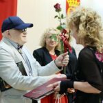 31.05.2021. Kielce. Wręczenie nagród w konkursie literackim „Tak widzę świat, tak go czuję – rok później”. Na zdjęciu (od lewej): Stanisław Nyczaj - prezes Związku Literatów Polskich, prof. Małgorzata Krzysztofik - Instytut Literaturoznawstwa i Językoznawstwa Uniwersytetu Jana Kochanowskiego w Kielcach, Anna Zielińska-Brudek - wyróżnienie / Wiktor Taszłow / Radio Kielce