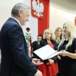 31.05.2021. Kielce. Wręczenie nagród w konkursie literackim „Tak widzę świat, tak go czuję – rok później”. Na zdjęciu (od lewej): Zbigniew Koniusz - wojewoda świętokrzyski, prof. Małgorzata Krzysztofik - Instytut Literaturoznawstwa i Językoznawstwa Uniwersytetu Jana Kochanowskiego w Kielcach, Dorota Klusek - Radio Kielce, Karina Gamoń - wyróżnienie / Wiktor Taszłow / Radio Kielce