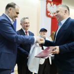 31.05.2021. Kielce. Wręczenie nagród w konkursie literackim „Tak widzę świat, tak go czuję – rok później”. Na zdjęciu (od lewej): Janusz Knap - prezes Radia Kielce, Zbigniew Koniusz - wojewoda świętokrzyski, Stanisław Nyczaj - prezes Związku Literatów Polskich, Jarosław Gwóźdź - drugie miejsce / Wiktor Taszłow / Radio Kielce