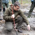 19.05.2021. Suków-Papiernia. Gospodarstwo Nasienno-Szkółkarskie. Akcji "Łączą nas drzewa" / Starostwo Powiatowe w Kielcach