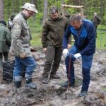 19.05.2021. Suków-Papiernia. Gospodarstwo Nasienno-Szkółkarskie. Akcji "Łączą nas drzewa" / Starostwo Powiatowe w Kielcach