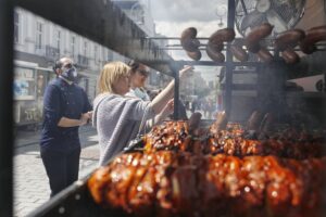 21.05.2021 Kielce. Food trucki na ulicy Sienkiewicza / Jarosław Kubalski / Radio Kielce