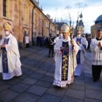 07.05.2021. Kielce. Bazylika katedralna. Święto Matki Bożej Łaskawej Kieleckiej. Na zdjęciu (od lewej): biskup Jan piotrowski i abp Tadeusz Wojda, metropolita gdański / Jarosław Kubalski / Radio Kielce
