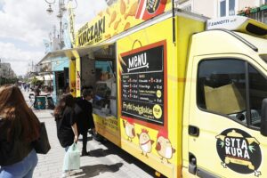 21.05.2021 Kielce. Food trucki na ulicy Sienkiewicza / Jarosław Kubalski / Radio Kielce