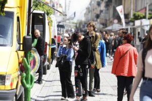 21.05.2021 Kielce. Food trucki na ulicy Sienkiewicza / Jarosław Kubalski / Radio Kielce