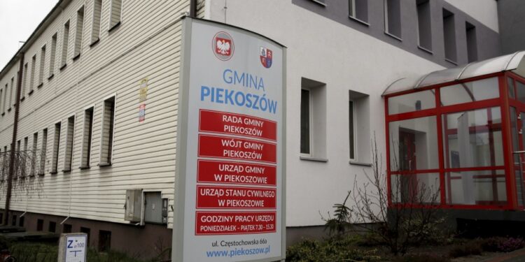 Piekoszów. Urząd miasta i gminy. / Fot. Jarosław Kubalski - Radio Kielce