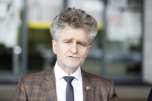 19.05.2021 Kielce. Konferencja przed ŚUW na temat projektu filmu dokumentalnego o żołnierzach, którzy z Kielc poszli na Westerplatte. Senator Krzysztof Słoń / Jarosław Kubalski / Radio Kielce