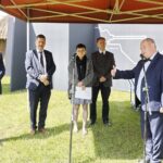 20.05.2021 Tokarnia. Park etnograficzny. Otwarcie wystawy "Generał Stanisław Maczek i jego żołnierze". Na zdjęciu od lewej: Mirosław Gębski - starosta kielecki, Jarosław Karyś - zastępca dyrektora Muzeum Wsi Kieleckiej, Anna Piekarska, zastępca dyrektora Muzeum Historii Polski, Wojciech Kalwat - kurator wystawy, z Muzeum Historii Polski i Tadeusz Sikora - dyrektor Muzeum Wsi Kieleckiej  / Jarosław Kubalski / Radio Kielce