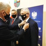21.05.2021 Kielce. ŚUW. Wręczenie medali "Zasłużony dla obronności kraju". Na zdjęciu od lewej: senator Jarosław Rusiecki, wojewoda Zbigniew Koniusz i marszałek Andrzej Bętkowski / Jarosław Kubalski / Radio Kielce