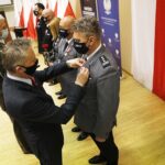 21.05.2021 Kielce. ŚUW. Wręczenie medali "Zasłużony dla obronności kraju". Medale wręczają szef Wojewódzkiego Sztabu Wojskowego w Kielcach płk. Jarosław Molisak i wojewoda Zbigniew Koniusz / Jarosław Kubalski / Radio Kielce