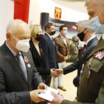 21.05.2021 Kielce. ŚUW. Wręczenie medali "Zasłużony dla obronności kraju". Medale wręczają szef Wojewódzkiego Sztabu Wojskowego w Kielcach płk. Jarosław Molisak i wojewoda Zbigniew Koniusz / Jarosław Kubalski / Radio Kielce