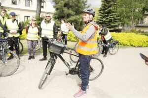 22.05.2021 Kielce. Majówka rowerowa z biskupem. Wyjazd spod katedry. Na zdjęciu biskup Marian Florczyk / Jarosław Kubalski / Radio Kielce