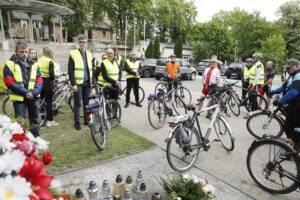 22.05.2021 Kielce. Majówka rowerowa z biskupem. Wyjazd spod katedry / Jarosław Kubalski / Radio Kielce