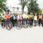 22.05.2021 Kielce. Majówka rowerowa z biskupem. Wyjazd spod katedry / Jarosław Kubalski / Radio Kielce