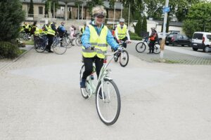 22.05.2021 Kielce. Majówka rowerowa z biskupem. Wyjazd spod katedry / Jarosław Kubalski / Radio Kielce