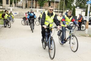 22.05.2021 Kielce. Majówka rowerowa z biskupem. Wyjazd spod katedry / Jarosław Kubalski / Radio Kielce