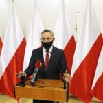 24.05.2021 Kielce. ŚUW. Podpisanie umowy z samorządami na dofinansowanie z programu Maluch plus. Wojewoda Zbigniew Koniusz / Jarosław Kubalski / Radio Kielce