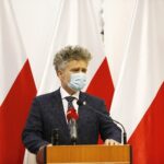 24.05.2021 Kielce. ŚUW. Podpisanie umowy z samorządami na dofinansowanie z programu Maluch plus. Senator Krzysztof Słoń / Jarosław Kubalski / Radio Kielce