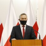 27.05.2021 Kielce. ŚUW. Podpisanie umów w ramach Rządowego Funduszu Rozwoju Dróg. Wojewoda Zbigniew Koniusz / Jarosław Kubalski / Radio Kielce