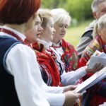 Zespół Pieśni i Tańca „Ciekoty” i KGW Brzezinianki / Jarosław Kubalski / Radio Kielce