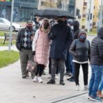 03.05.2021 Kielce. Mobilny punkt szczepień przeciwko COVID-19 przed ŚUW / Jarosław Kubalski / Radio Kielce