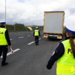 03.05.2021 Policja kontroluje pojazdy na drodze S7 / Jarosław Kubalski / Radio Kielce