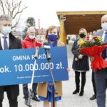 06.05.2021 Raków. Konferencja na temat Rządowych Funduszy Lokalnych. Na zdjęciu od lewej: senator Krzysztof Słoń, wiceminister kultury, dziedzictwa narodowego i sportu i wójt Rakowa Damian Szpak / Jarosław Kubalski / Radio Kielce