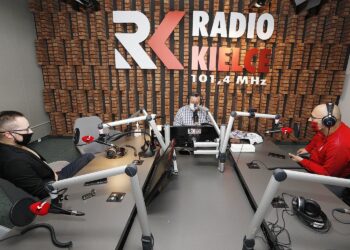 06.05.2021 Radio Kielce. Punkty Widzenia. Od lewej: Maciej Sierpień - cowkworonie.pl, Jakub Rożek - Radio Kielce i Jaromir Kruk - tygodnik Piłka Nożna / Jarosław Kubalski / Radio Kielce