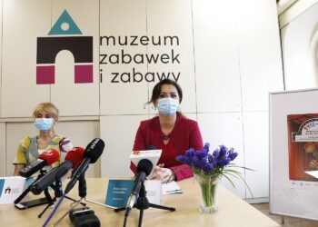 07.05.2021 Kielce. Muzeum Zabawek i Zabawy. Konferencja prasowa. Na zdjęciu od lewej