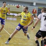 08.05.2021 Kielce Piłka ręczna. PGNiG Superliga. Mecz Łomża Vive Kielce - Piotrkowianin Piotrków Trybunalski. Na zdjęciu (od lewej): Igor Karacić i Artsem Karalek / Jarosław Kubalski / Radio Kielce