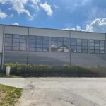 23.05.2021 Kielce. Miejsce partyzanckiej akcji dawniej i dziś.  Hala sportowa III Liceum Ogólnokształcącego im. Norwida / Dionizy Krawczyński / Radio Kielce