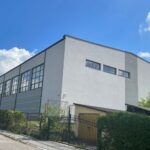 23.05.2021 Kielce. Miejsce partyzanckiej akcji dawniej i dziś.  Hala sportowa III Liceum Ogólnokształcącego im. Norwida / Dionizy Krawczyński / Radio Kielce