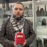 09.05.2021. Koprzywnica. Wystawa historyczna w Miejsko-Gminnym Ośrodku Kultury w Koprzywnicy. Na zdjęciu: Krzysztof Pitra - dyrektor Miejsko-Gminnego Ośrodka Kultury w Koprzywnicy / Grażyna Szlęzak-Wójcik / Radio Kielce