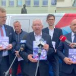 25.05.2021. Końskie. Promowanie programu Polski Ład. Na zdjęciu (od lewej): Grzegorz Piec - starosta konecki, poseł Krzysztof Lipiec - lider świętokrzyskich struktur PiS, poseł Mariusz Gosek - Solidarna Polska / Krzysztof Lipiec / Facebook