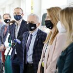 20.05.2021. Kielce. Pasieka na dachu Politechniki Świętokrzyskiej. Przemawia prof. Zbigniew Koruba - rektor Politechniki Świętokrzyskiej / Wiktor Taszłow / Radio Kielce