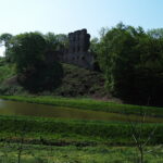 Międzygórz. Okolice ruin zamku, kwitnące sady / Emilia Sitarska / Radio Kielce