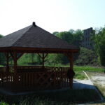 Międzygórz. Okolice ruin zamku, kwitnące sady / Emilia Sitarska / Radio Kielce