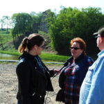 Międzygórz. Okolice ruin zamku, na zdjęciu wójt Lipnika Andrzej Grządziel z małżonką Małgorzatą / Radio Kielce