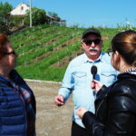 Międzygórz. Okolice ruin zamku, na zdjęciu wójt Lipnika Andrzej Grządziel z małżonką Małgorzatą / Radio Kielce