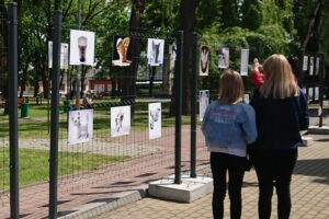 29.05.2021. Ćmielów. Wystawa fotografii prac Romana Szlachetki / Emilia Sitarska / Radio Kielce