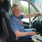 27.05.2021. Opatów. Zielony przystanek przy ul. Sienkiewicza. Na zdjęciu Henryk Czekaj - kierowca Powiatowego Zakładu Transportu w Opatowie / Emilia Sitarska / Radio Kielce