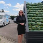 27.05.2021. Opatów. Zielony przystanek przy ul. Sienkiewicza. Na zdjęciu Małgorzata Jalowska - wicestarosta opatowski / Emilia Sitarska / Radio Kielce