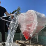 17.05.2021. Kielce. Przed Urzędem Marszałkowskim Województwa Świętokrzyskiego stanął kosz na plastikowe nakrętki / Iwona Murawska / Radio Kielce