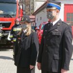 04.05.2021. Ostrowiec Świętokrzyski. Nowy skokochron ostrowieckiej straży pożarnej. Na zdjęciu (od lewej): mł. bryg. Barbara Majdak - rzecznik prasowy PSP w Ostrowcu Świętokrzyskim, mł. bryg. Tomasz Łyjak - zastępca komendanta powiatowego / Emilia Sitarska / Radio Kielce