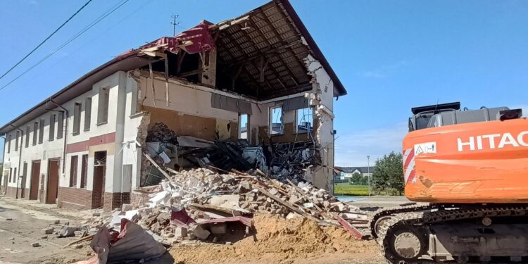 17.05.2021. Bilcza Rozbiórka budynku remizy / OSP w Bilczy