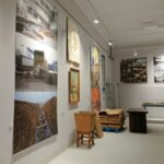 12.05.2021. Ostrowiec Św. Tworzenie drugiej sali wystawowej w Izbie Pamięci Cukrownictwa / Emilia Sitarska / Radio Kielce